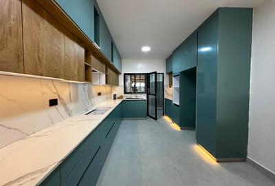 4 Bed Apartment with En Suite at 6Th Parklands Avenue - 4