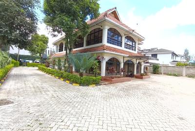 4 Bed House with En Suite in Ridgeways