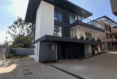 5 Bed Townhouse with En Suite in Lavington - 4