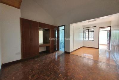 4 Bed Townhouse with En Suite in Spring Valley - 3