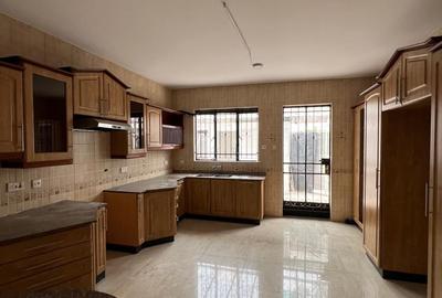 4 Bed Townhouse with En Suite at Brookside Drive - 2