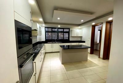 4 Bed Townhouse with En Suite in Spring Valley - 3