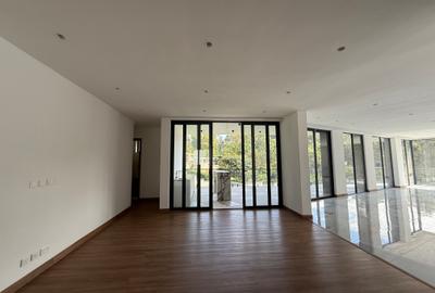 5 Bed House with En Suite in Nyari - 3