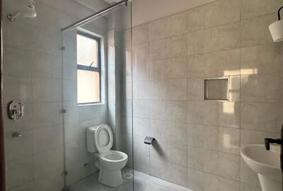 Serviced 2 Bed Apartment with En Suite in Brookside - 3