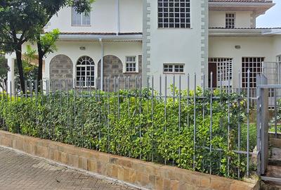 5 Bed Townhouse with En Suite at Lavington Off Convent Drive - 3