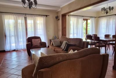 4 Bed Villa with En Suite in Windsor