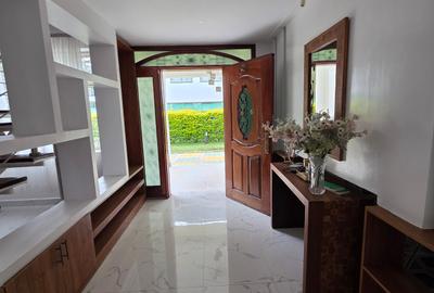 6 Bed House with En Suite in Karen