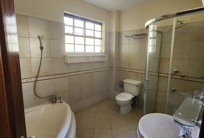 5 Bed Townhouse with En Suite at Hatheru Road - 3