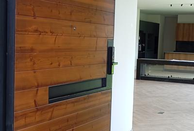 5 Bed Villa with En Suite in Westlands Area - 3