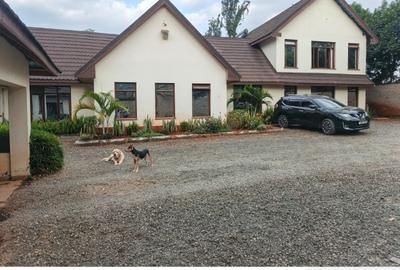 4 Bed House with En Suite in Ridgeways