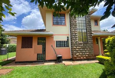 4 Bed Townhouse with En Suite in Ridgeways - 2