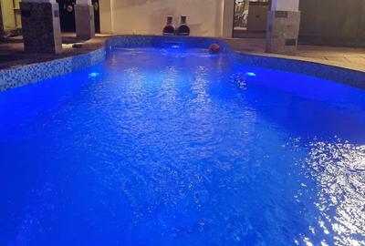 6 Bed House with En Suite at Ridgeway - 3