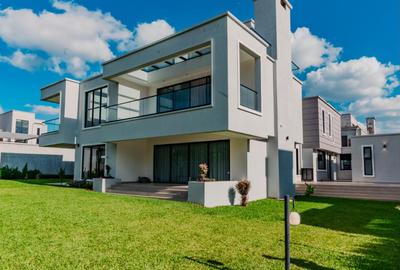5 Bed Townhouse with En Suite in Runda