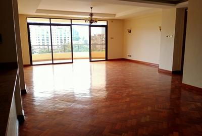 4 Bed Apartment with En Suite in Riverside - 4