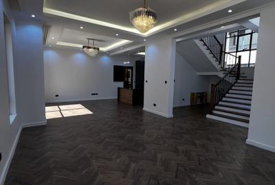 4 Bed Townhouse with En Suite in Lavington - 2