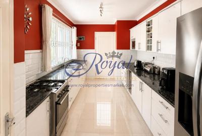 4 Bed House with En Suite at Crescent - 3
