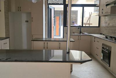 4 Bed Townhouse with En Suite at Kamakis - 4