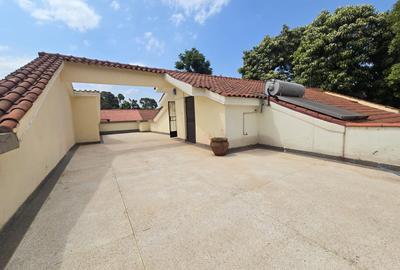 4 Bed Townhouse with En Suite at Off Brook House Drive - 4