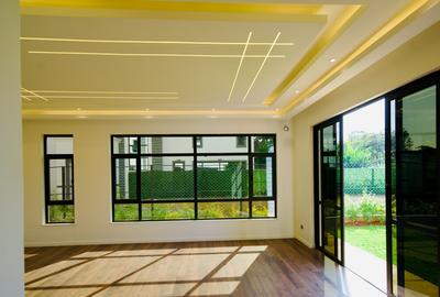 5 Bed Villa with En Suite at 2026-377