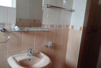 5 Bed House with En Suite in Lavington - 4