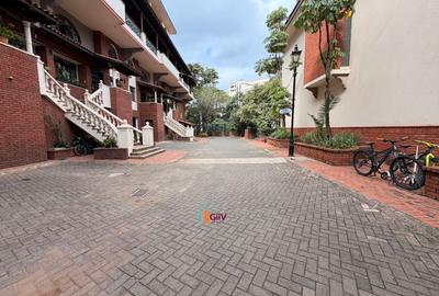 4 Bed Apartment with En Suite in Riverside - 3