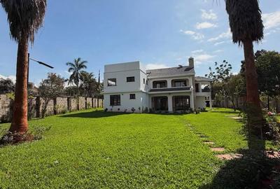 5 Bed House with En Suite in Runda - 2