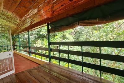 5 Bed House with En Suite at Lavington - 2