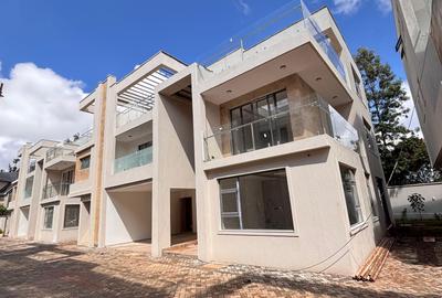 6 Bed Townhouse with En Suite in Lavington - 2