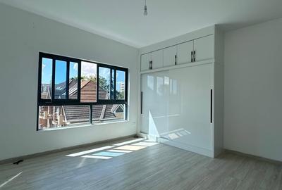 2 Bed Apartment with En Suite at Lavington - 4