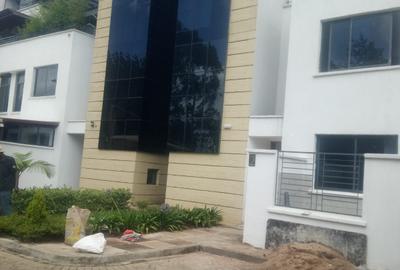 4 Bed Townhouse with En Suite in Lavington - 3