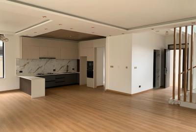 5 Bed Townhouse with En Suite in Lavington - 3