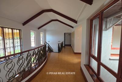 5 Bed House with Garden in Runda - 4