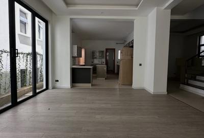 5 Bed Townhouse with En Suite in Lavington - 3