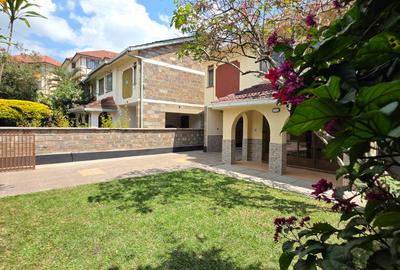 4 Bed Townhouse with En Suite at Lavington - 2