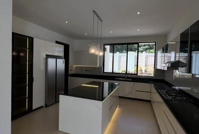 6 Bed Villa with En Suite in Kitisuru - 3