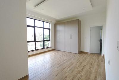 3 Bed Apartment with En Suite at Riverside Lane - 4