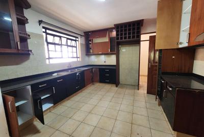 4 Bed Villa with En Suite in Lavington - 3