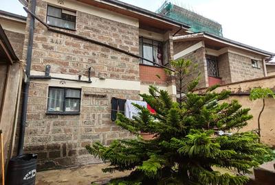 4 Bed Townhouse with En Suite at Near Boma Hotel - 2