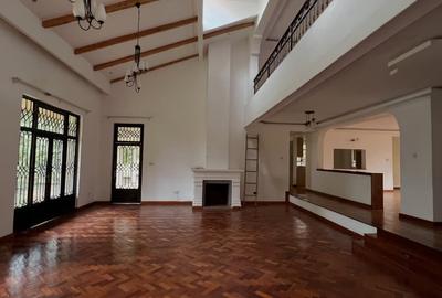 5 Bed House with En Suite in Runda - 2