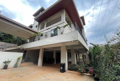 5 Bed House with En Suite at Kerarapon Drive - 2