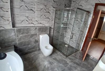 4 Bed House with En Suite in Runda - 4