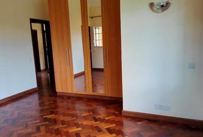 5 Bed Villa with En Suite in Runda - 3