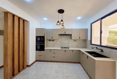 3 Bed Apartment with En Suite at Off Links Road