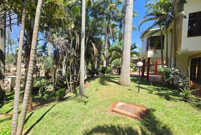 4 Bed House with En Suite in Hill View