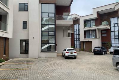5 Bed Townhouse with En Suite in Lavington - 2