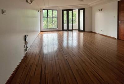 3 Bed Apartment with En Suite in Riverside - 2