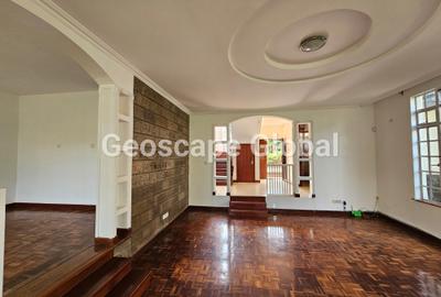 4 Bed House with En Suite in Rosslyn - 2