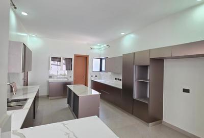 5 Bed Townhouse with En Suite at Lavington Green - 4