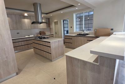 4 Bed Townhouse with En Suite at Westlands - 4