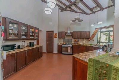 5 Bed House with En Suite in Kitisuru - 3